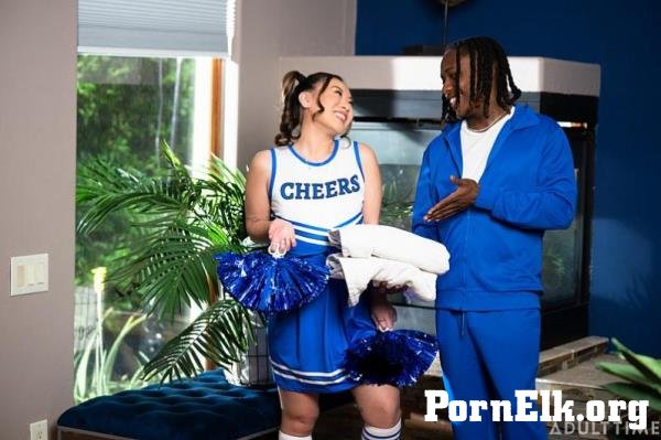 Kimmy Kimm - Cheerleader's Hot Shower [UltraHD 4K 2160p]