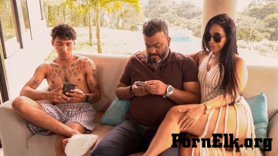 ThiagoLopezxx - Shameless stepmother fucks her stepson while her husband goes out to take a call [FullHD 1080P]