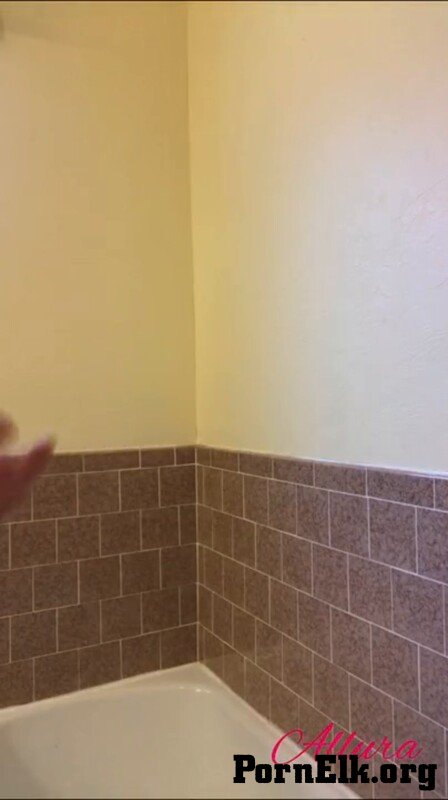  Allura  Public bathroom shit and piss [SD 404P] 