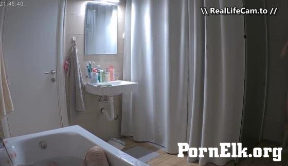 Reallifecam - Dasha And Sasha Have Hot Blowjob And Sex In Bathroom 24.08.2025 [SD 644P]