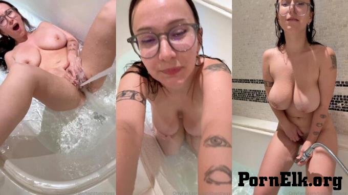 OnlyFans: bigtittygothegg - Bathtub [FullHD 1080P]