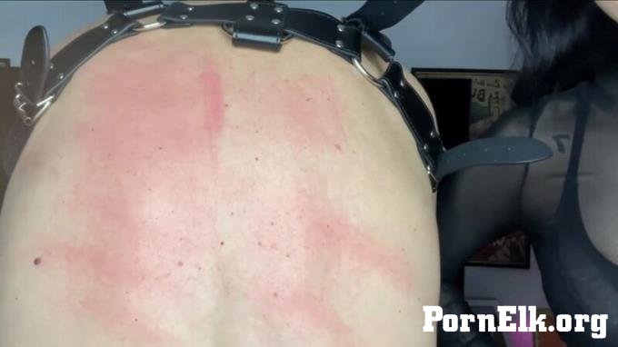 Miss Eva worship temple - La Reina Malvadaa and Faith - whipping and scratching - wide view [HD 1280P]