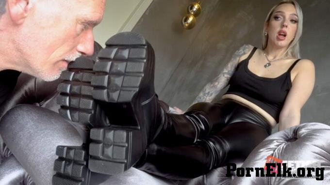 Femdomsquad Video Store: Lick My Hot, Sweaty Feet! [FullHD 1080P]