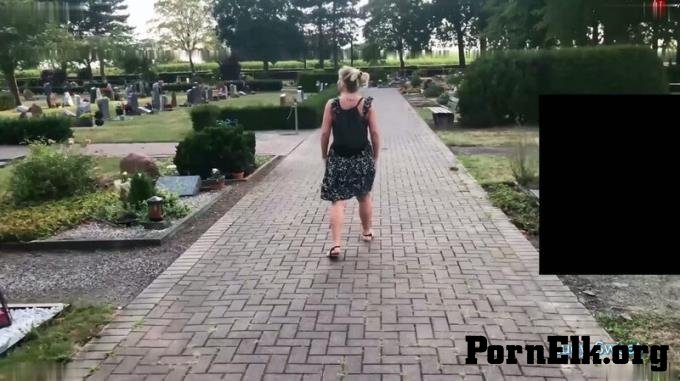 MyDirtyHobby: Lucy-Sweet - Friedhof-Piss - Ich bin sowas von schamlos [FullHD 1080P]