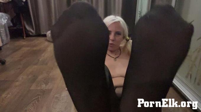 MyDirtyHobby: LarisaCum - Mein neues Video, in dem ich in Strumpfhosen laufe, aber ohne Hoschen [FullHD 1080P]