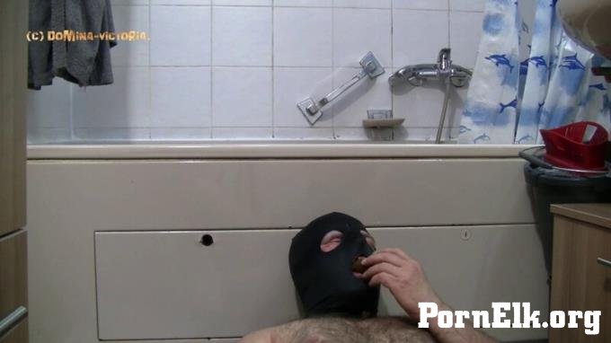 Domina-Victoria � Shitting slaves in the mouth [HD 1280P]