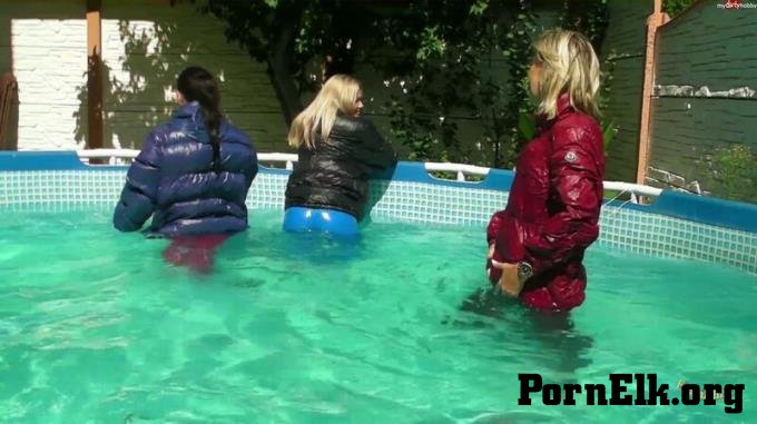 MyDirtyHobby: fetishalina - Mit Christina und Jackie in Daunenjacken und Gummi Leggins im Pool [FullHD 1080P]