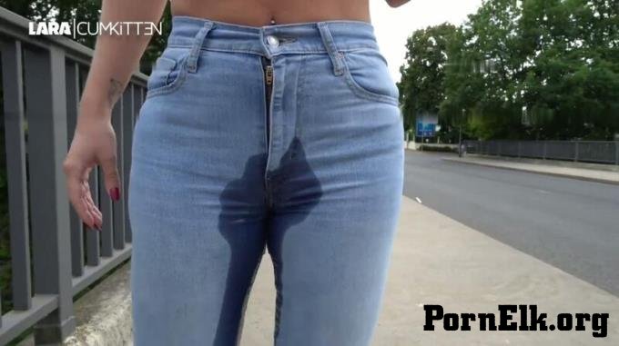 MyDirtyHobby: Lara-CumKitten - Public JEANS PISS Total durchnasst auf der Stra?e [FullHD 1080P]