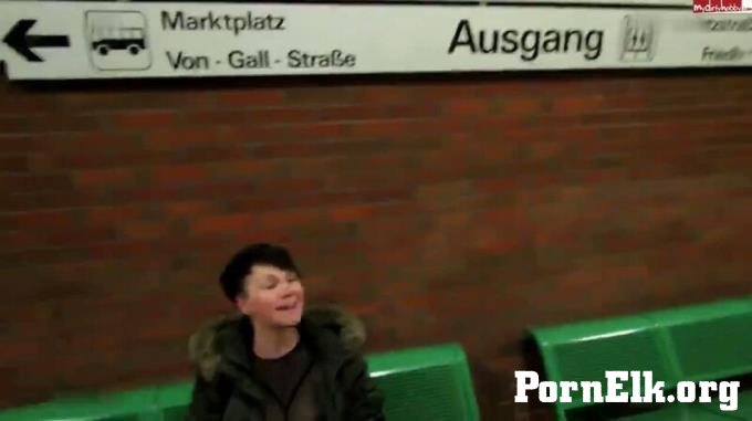 MyDirtyHobby: geil-poppen - PUPS PANNE - Gepinkelt in der U-bahnstadion [HD 720P]