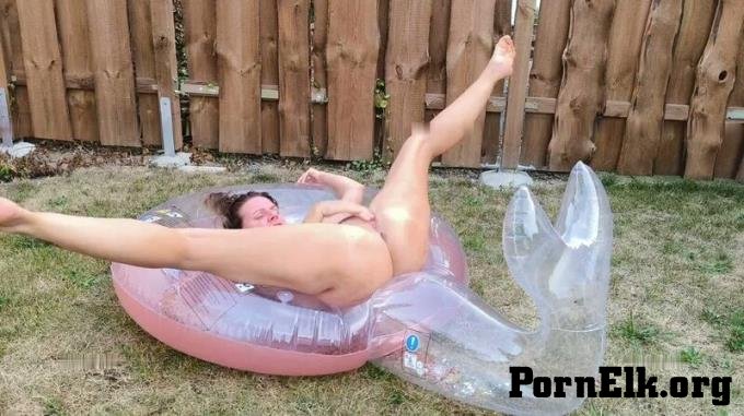 MyDirtyHobby: Celina-Ballerina - Inflatable Schwimmreifen Outdoor Piss Action kurz und knapp [FullHD 1080P]
