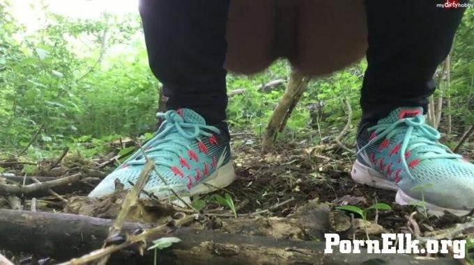 MyDirtyHobby: EmelieCrystal - Zum ersten mal vor der Kamera gepisst - Natursekt [HD 720P]