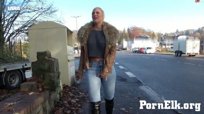 MyDirtyHobby: Lara-CumKitten - Extrem vollgepisst Sexy Jeans und Stiefel Walk [FullHD 1080P]