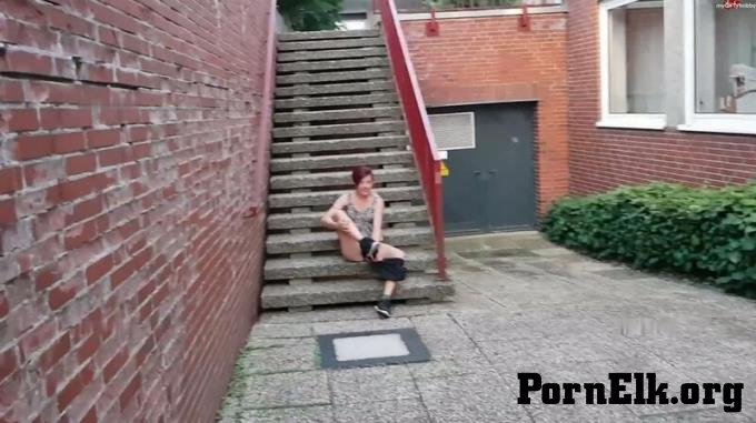 MyDirtyHobby: HornyRoxy - Drei Meter Pissfontane [FullHD 1080P]