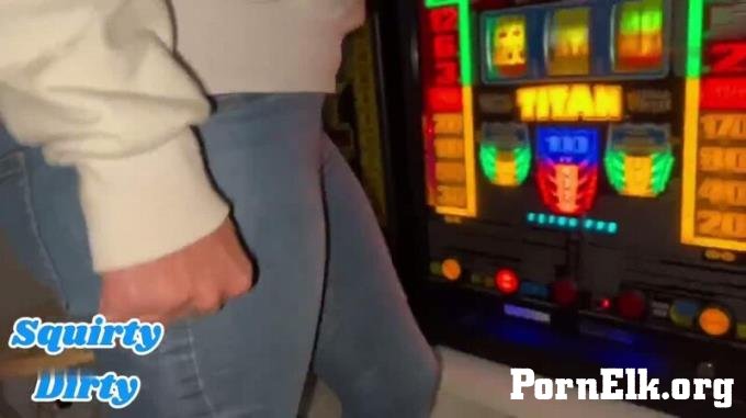 MyDirtyHobby: Squirtydirty - Glucksstrahl und Glucksstrahne im privaten Casino [HD 720P]
