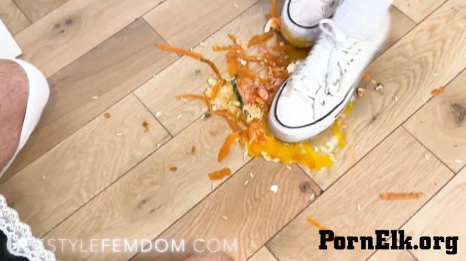 Lord Goddess Maria - Master Feeds Slave [HD 720P]