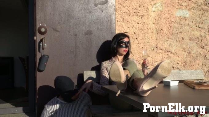 Mistress Sarah Dom - Apero Time [HD 720P]