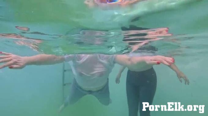 MyDirtyHobby: MrsEssen7471 - Etwas ganz neues, mit Klamotten in den Pool gegangen [HD 720P]