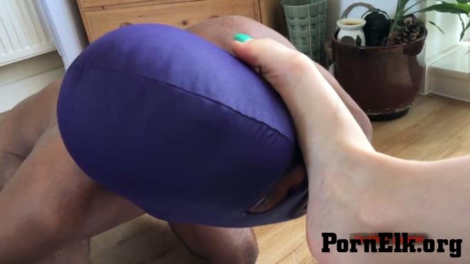 Sadistic Queens - Squishysax - Miss Tiffany Naylor - Dirty Foot Water Dunking [FullHD 1080P]