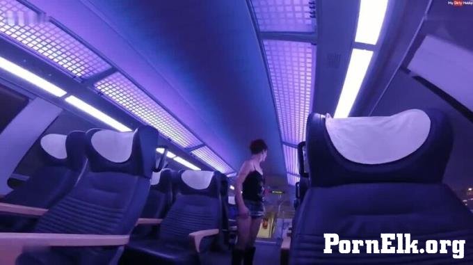 MyDirtyHobby: HornyRoxy - MEGADREIST Abgepisst in der ersten Klasse [HD 720P]