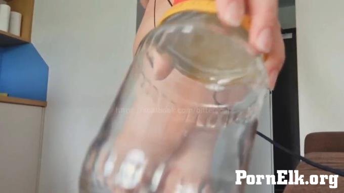 Bitter Scat � Giantess jar farts and poop nude [HD 1280P]