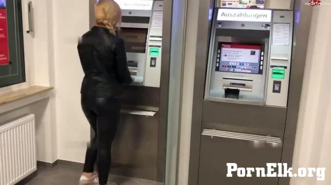 MyDirtyHobby: SteffiBlond - Offentlich in die Bankfiliale gepisst - bis nach Hause schaffe ich e... [HD 720P]