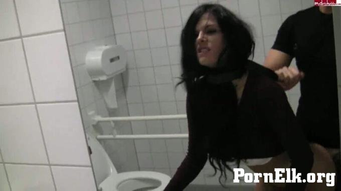 Party-Jule - Party-Jule - Fickgeil im Mobelhaus  [HD 720]