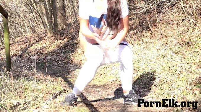 - Vinna Gushes In The Woods  [FullHD 1920]