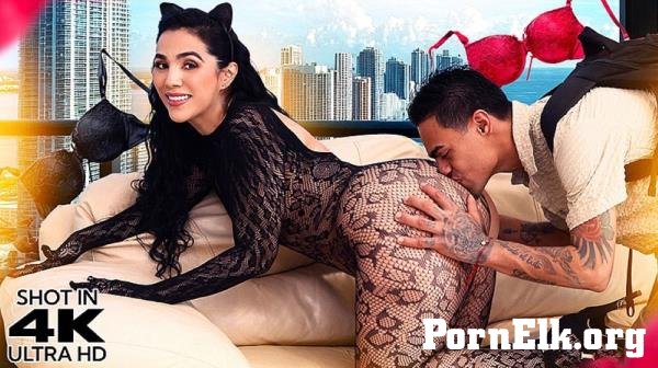 Sarah Black - Lingerie - Clad Stepmom [FullHD 1080p]