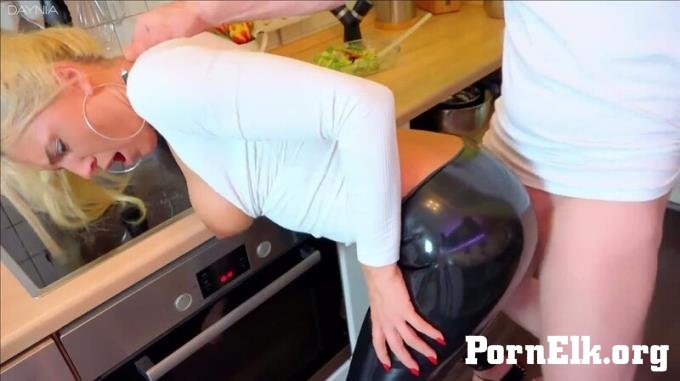 Daynia - Daynia - Nachbarsjunge (19) wird schwach - UNCUT vom ARSCH in den MUND - AO 3LOCH ...  [FullHD 1080]