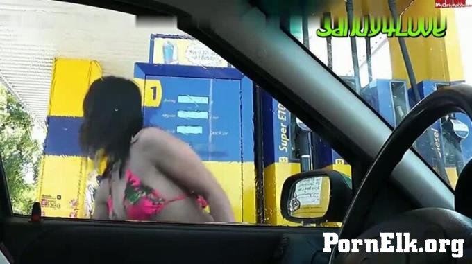 Sandy4Love - Sandy4Love - Tittenflash an der Tanke  [HD 720]