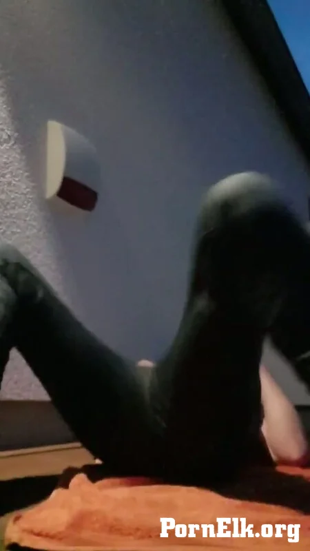 JulieEroticDress - MILF squirtet in jeans feucht  [HD 720]