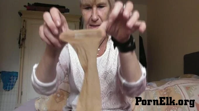 destinyqueen - Nylonsockchen qualmen mein treuer geniesser  [FullHD 1080]