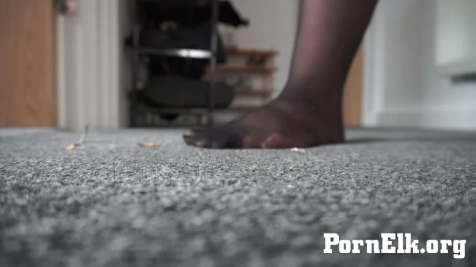 SashaCurves - Giantess Plays Hide And Seek With Shrunken Colleagues  [FullHD 1080]