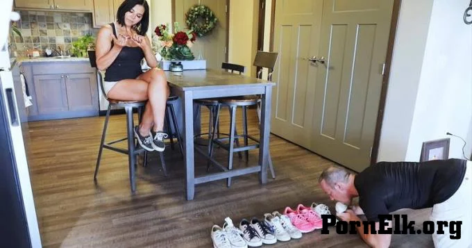 World Goddess: Goddess Zephy - Grimy Sneakers And Smelly Foot Worship! - Full Version  [FullHD 1080]