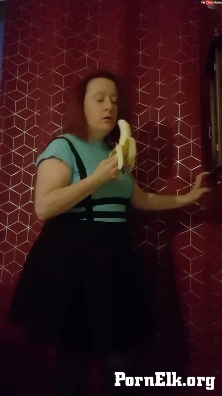 SexyAnschelik - Was man alles mit einer Banane machen kann  [FullHD 1080]