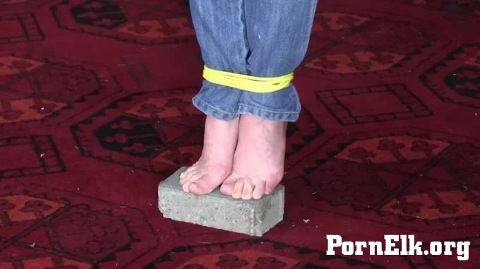 YvetteXtreme - YvetteXtreme - Chaps Auf Fussspitzen zum Orgasmus  [FullHD 1080]