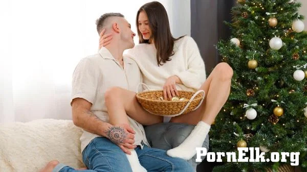 Tanya Ray - Please Me Under The Christmas Tree! [UltraHD 4K 2160p]