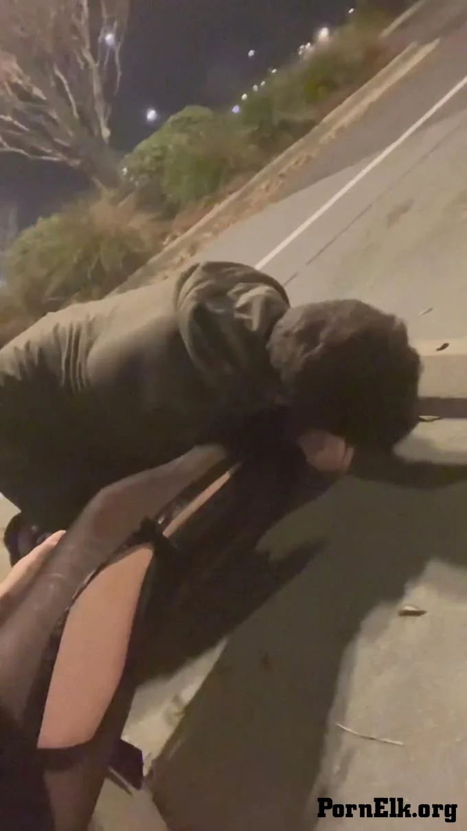 Dani Divinity - Allowed subby to worship my feet in the lot after a night of drinking I wonder what  [FullHD 1080]