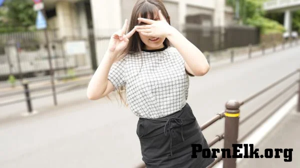 Tomomi Sorimachi - A veteran girl sticks out her tongue and makes a peace sign [FullHD 1080p]