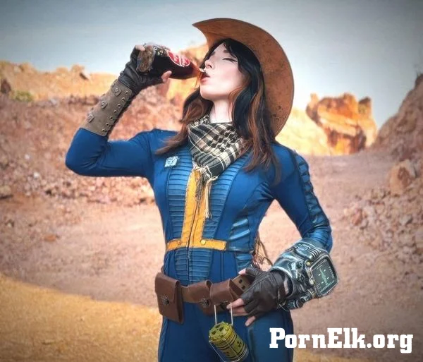 Sweetie Fox - New Fallout Cosplay Porn Sweetie Fox - Public Blowjob & Sex [UltraHD 4K 2160p]