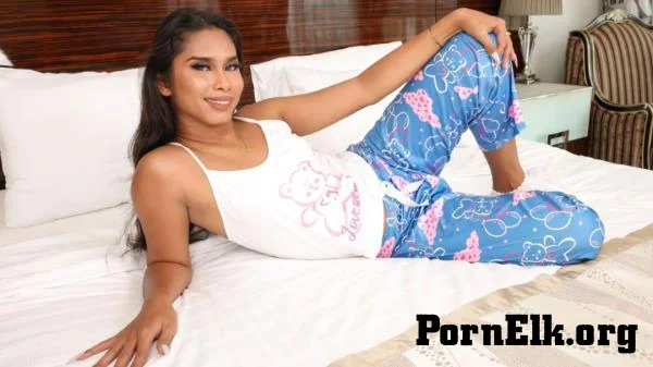 Beauty - Naughty Bedtime Fun [HD 720p]