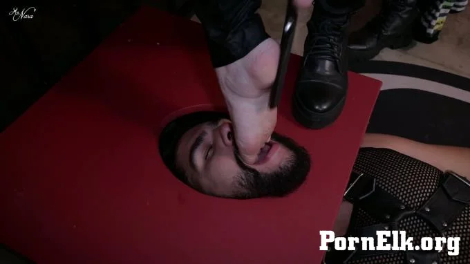 Mistress Nara Neveu - 4 girls feds a slave with feet scraps (1080 EN-sub)  [FullHD 1080]