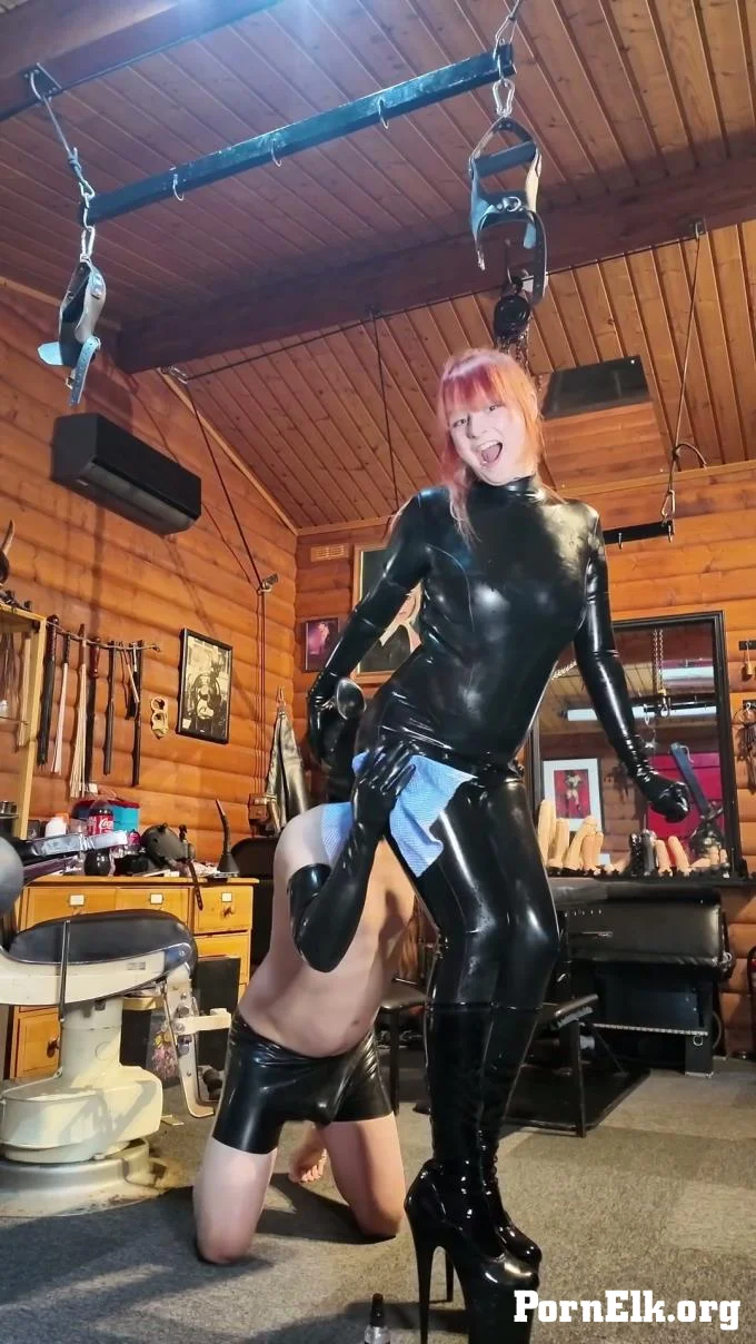 Princess Diss - Sub Shines Princess Diss Latex Catsuit Then Worships Boots  [FullHD 1080]