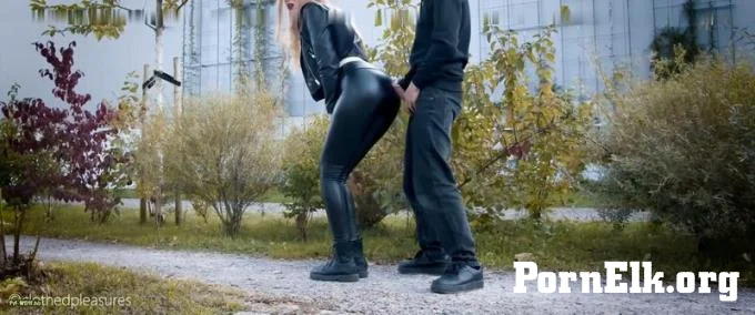 clothed-pleasures - Er spritzt auf meine Latexleggins in der Offentlichkeit  [FullHD 1080]