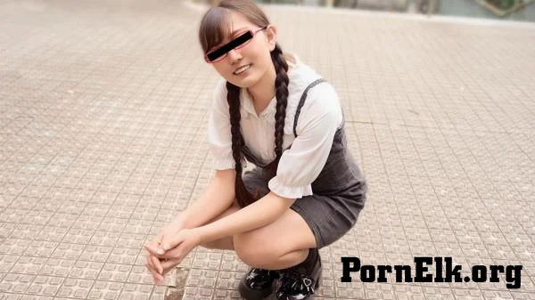 Tomomi Sorimachi - A girl with red glasses who is also interested in developing her buttocks [FullHD 1080p]