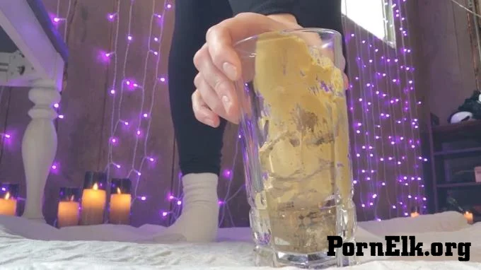 elite_monarch  Shitting + Feeding  [HD 1280]