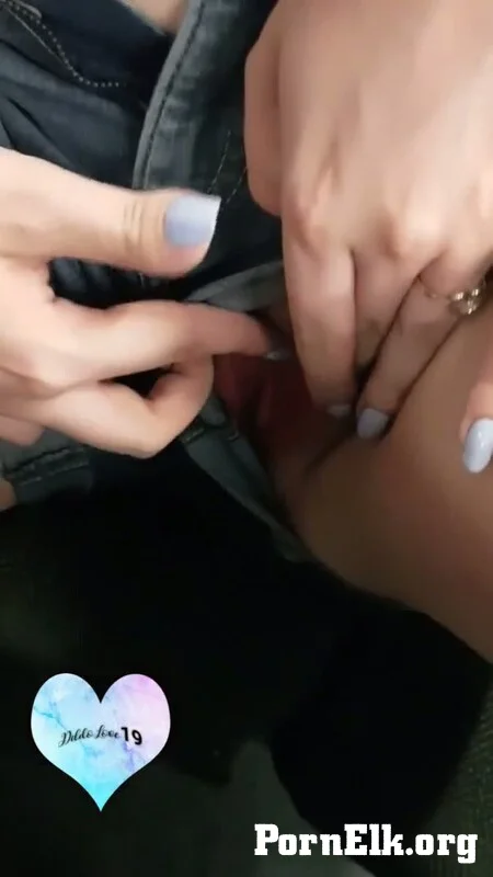 DildoLove19 - Wahrend meiner Zugfahrt geil geworden und meine enge Teenypussy gefi...  [SD 608]