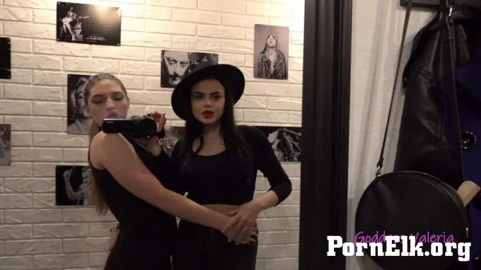 Goddess Valeria: The Best Gift For A Smoking Girl  [4K 2160]