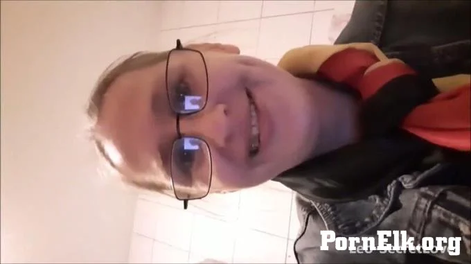 Leo-SecretLove - OMG - Pissen zum Public Viewing, und das gleich 8  [FullHD 1080]