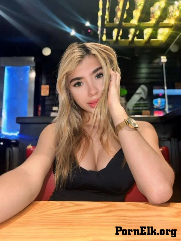 Angeliteen - Skinny Blonde Gives Her First Blowjob on Camera [FullHD 1080p]